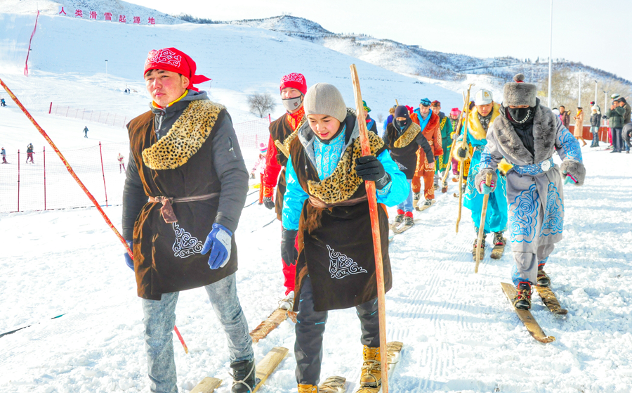 今冬首滑人类滑雪起源地阿勒泰