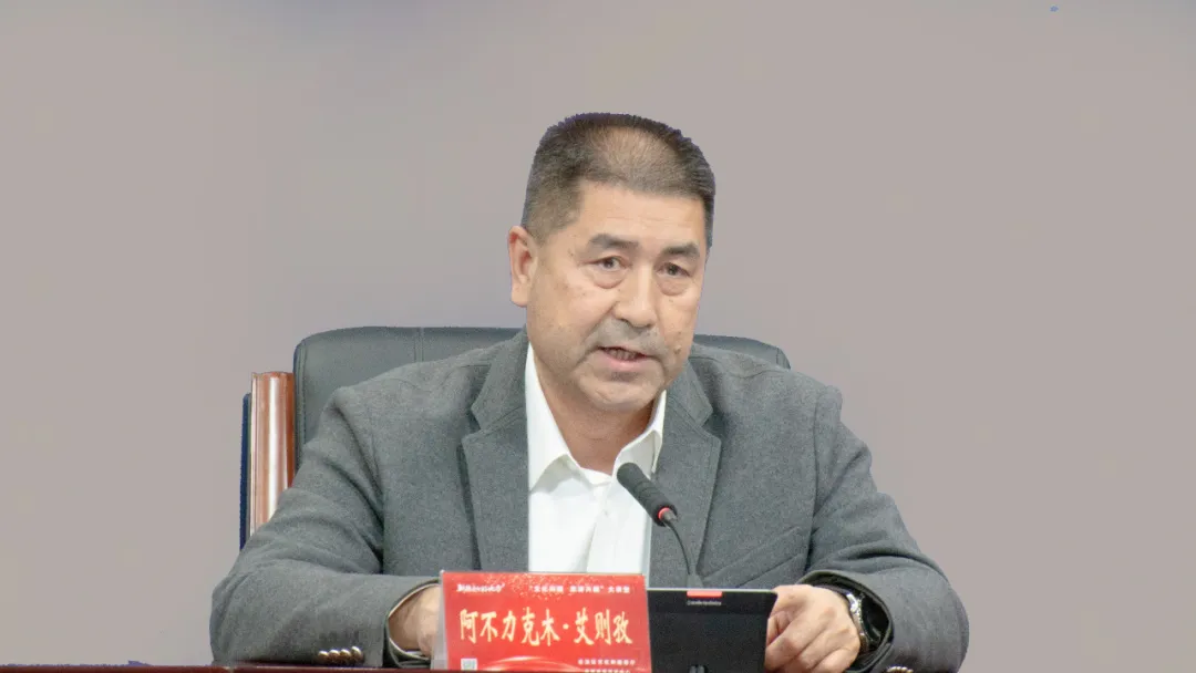 自治区文化和旅游厅党组副书记,厅长阿不力克木·艾则孜赴新疆画院